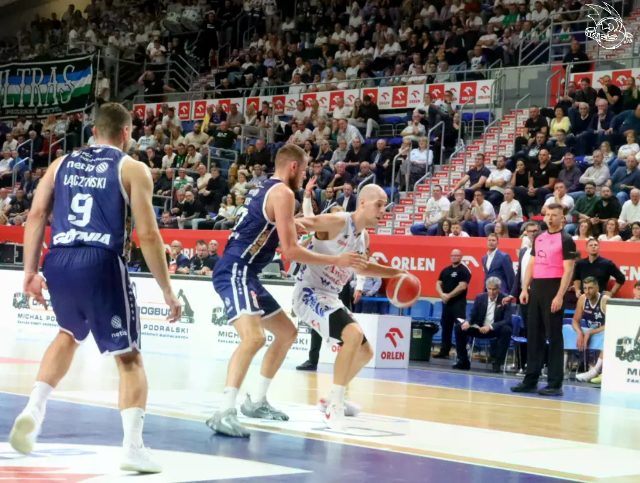 Galeria zdjęć 3 kolejki OBL Anwil Włocławek-AMW Arka Gdynia — zdjęcie 88