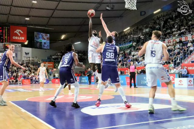 Galeria zdjęć 3 kolejki OBL Anwil Włocławek-AMW Arka Gdynia — zdjęcie 92