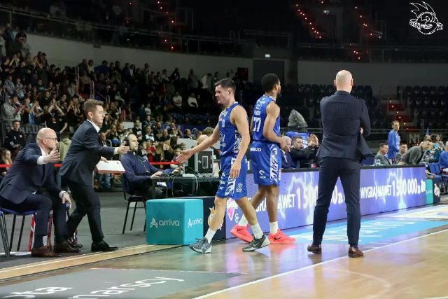 Galeria zdjęć 8 kolejki OBL Arriva Lotto Twarde Pierniki Toruń-Anwil Włocławek — zdjęcie 52