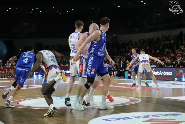 Galeria zdjęć 8 kolejki OBL Arriva Lotto Twarde Pierniki Toruń-Anwil Włocławek — zdjęcie 154