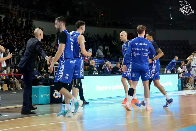 Galeria zdjęć 8 kolejki OBL Arriva Lotto Twarde Pierniki Toruń-Anwil Włocławek — zdjęcie 63