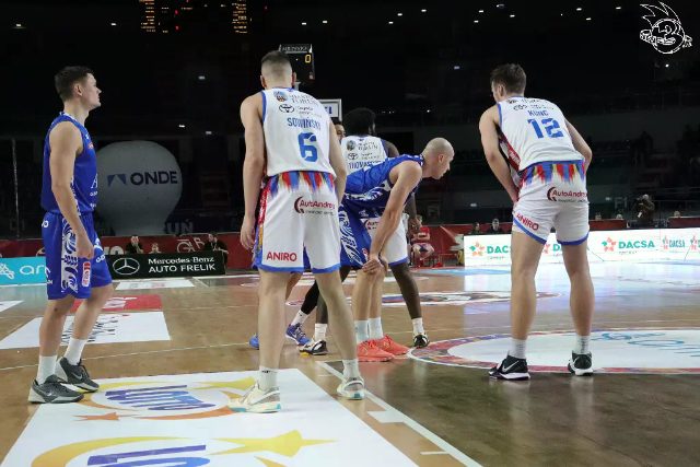 Galeria zdjęć 8 kolejki OBL Arriva Lotto Twarde Pierniki Toruń-Anwil Włocławek — zdjęcie 158