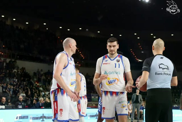 Galeria zdjęć 8 kolejki OBL Arriva Lotto Twarde Pierniki Toruń-Anwil Włocławek — zdjęcie 113