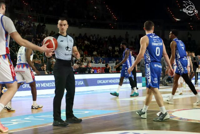 Galeria zdjęć 8 kolejki OBL Arriva Lotto Twarde Pierniki Toruń-Anwil Włocławek — zdjęcie 105