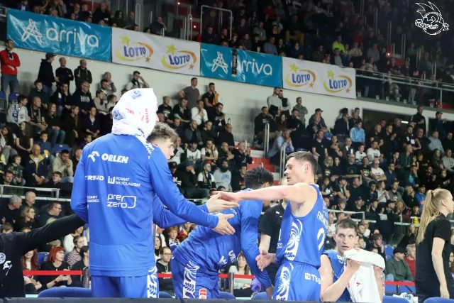 Galeria zdjęć 8 kolejki OBL Arriva Lotto Twarde Pierniki Toruń-Anwil Włocławek — zdjęcie 53