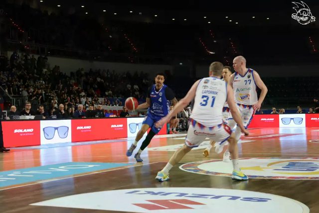 Galeria zdjęć 8 kolejki OBL Arriva Lotto Twarde Pierniki Toruń-Anwil Włocławek — zdjęcie 77