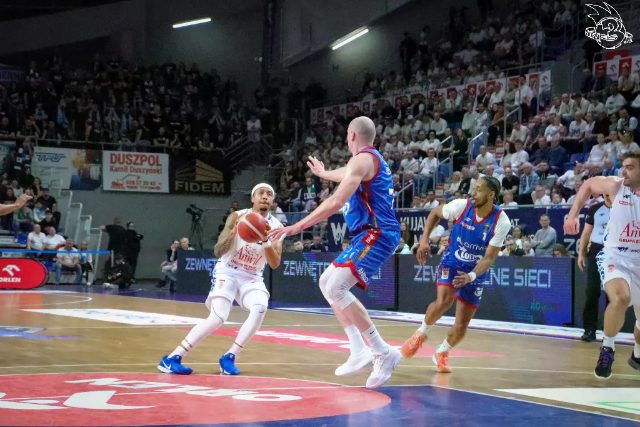 Galeria zdjęć z 23 kolejki OBL Anwil Włocławek-Arriva Lotto Twarde Pierniki Toruń — zdjęcie 36