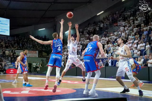 Galeria zdjęć z 23 kolejki OBL Anwil Włocławek-Arriva Lotto Twarde Pierniki Toruń — zdjęcie 25
