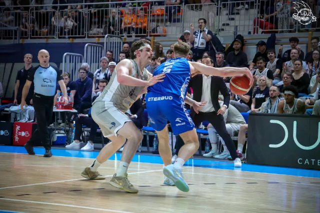 Galeria zdjęć 29 kolejki OBL Dziki Warszawa-Anwil Włocławek — zdjęcie 166