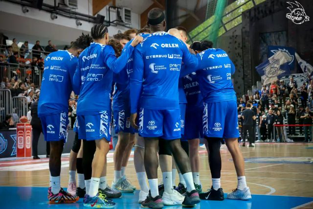Galeria zdjęć 29 kolejki OBL Dziki Warszawa-Anwil Włocławek — zdjęcie 35