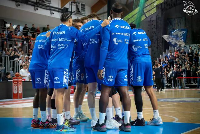Galeria zdjęć 29 kolejki OBL Dziki Warszawa-Anwil Włocławek — zdjęcie 36