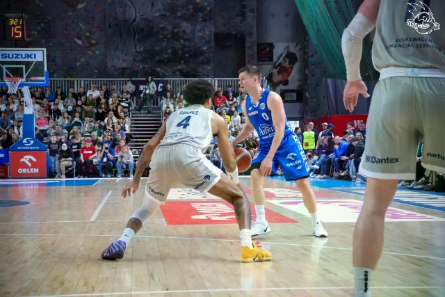 Galeria zdjęć 29 kolejki OBL Dziki Warszawa-Anwil Włocławek — zdjęcie 104