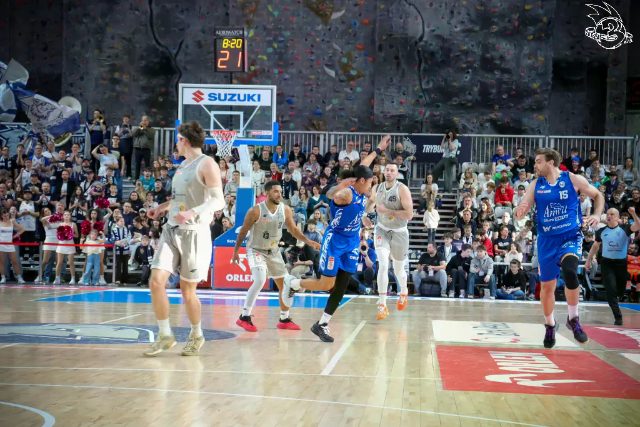 Galeria zdjęć 29 kolejki OBL Dziki Warszawa-Anwil Włocławek — zdjęcie 90