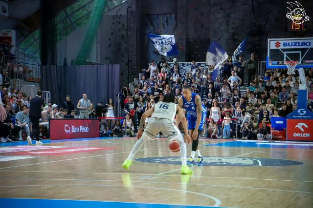 Galeria zdjęć 29 kolejki OBL Dziki Warszawa-Anwil Włocławek — zdjęcie 112