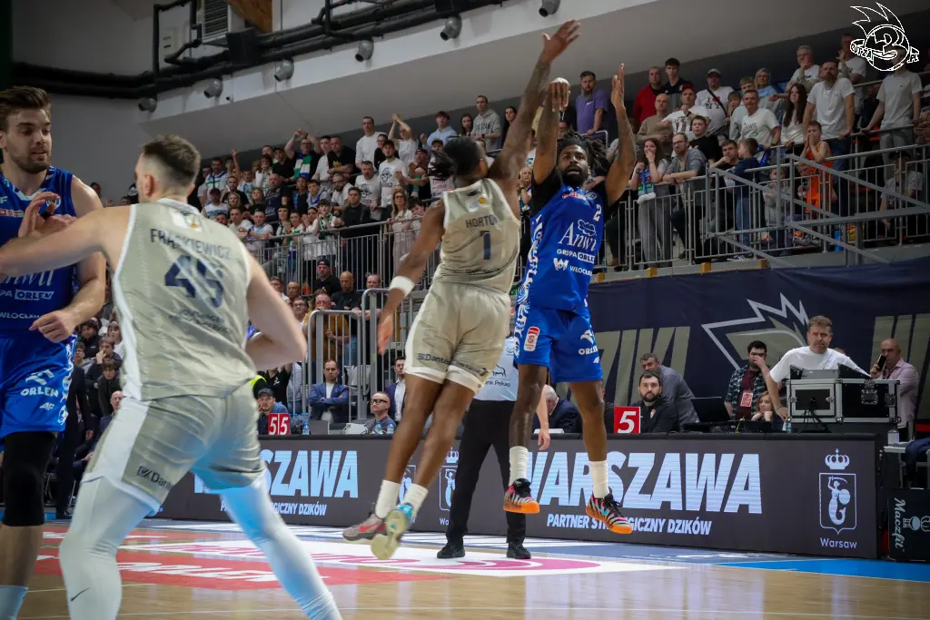 Galeria zdjęć 29 kolejki OBL Dziki Warszawa-Anwil Włocławek — zdjęcie 194