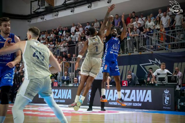 Galeria zdjęć 29 kolejki OBL Dziki Warszawa-Anwil Włocławek — zdjęcie 194