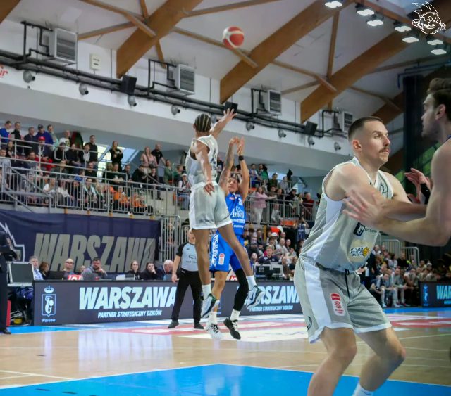 Galeria zdjęć 29 kolejki OBL Dziki Warszawa-Anwil Włocławek — zdjęcie 79