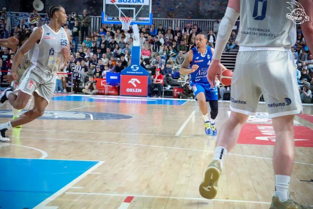 Galeria zdjęć 29 kolejki OBL Dziki Warszawa-Anwil Włocławek — zdjęcie 70