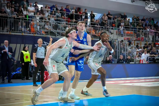 Galeria zdjęć 29 kolejki OBL Dziki Warszawa-Anwil Włocławek — zdjęcie 102