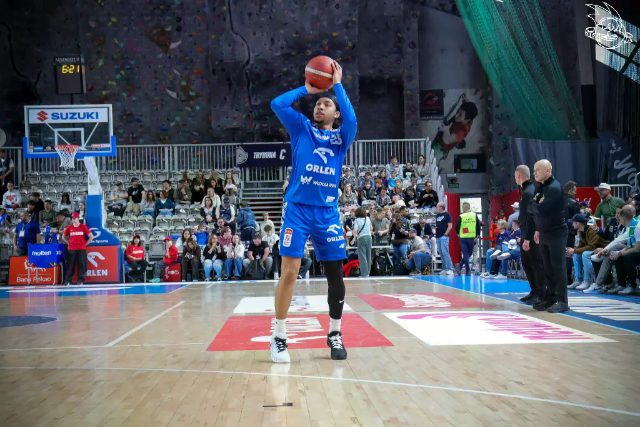 Galeria zdjęć 29 kolejki OBL Dziki Warszawa-Anwil Włocławek — zdjęcie 29