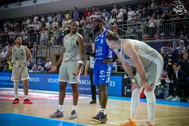 Galeria zdjęć 29 kolejki OBL Dziki Warszawa-Anwil Włocławek — zdjęcie 196
