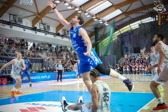 Galeria zdjęć 29 kolejki OBL Dziki Warszawa-Anwil Włocławek — zdjęcie 86