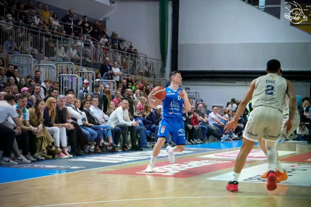 Galeria zdjęć 29 kolejki OBL Dziki Warszawa-Anwil Włocławek — zdjęcie 169