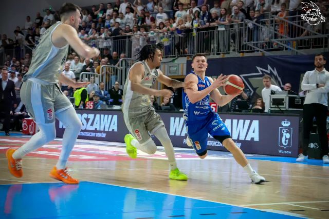 Galeria zdjęć 29 kolejki OBL Dziki Warszawa-Anwil Włocławek — zdjęcie 193