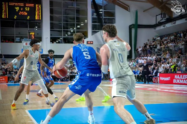 Galeria zdjęć 29 kolejki OBL Dziki Warszawa-Anwil Włocławek — zdjęcie 152