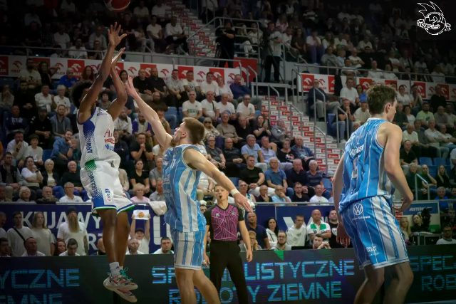 Galeria zdjęć 1 kolejki PGE Basket Ligi Anwil Włocławek-Górnik Zamek Książ — zdjęcie 184