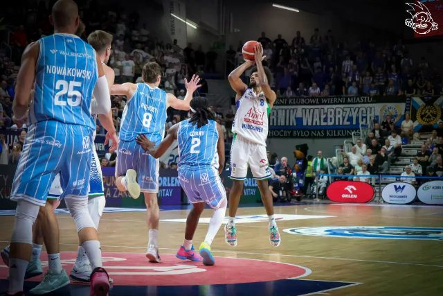 Galeria zdjęć 1 kolejki PGE Basket Ligi Anwil Włocławek-Górnik Zamek Książ — zdjęcie 174