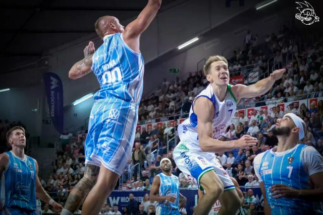Galeria zdjęć 1 kolejki PGE Basket Ligi Anwil Włocławek-Górnik Zamek Książ — zdjęcie 96