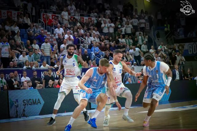 Galeria zdjęć 1 kolejki PGE Basket Ligi Anwil Włocławek-Górnik Zamek Książ — zdjęcie 202
