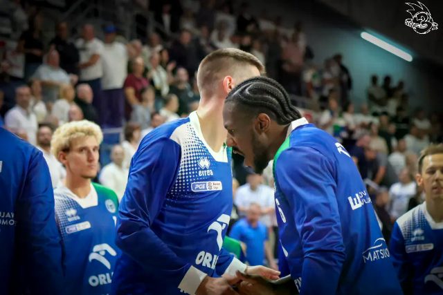 Galeria zdjęć 1 kolejki PGE Basket Ligi Anwil Włocławek-Górnik Zamek Książ — zdjęcie 34