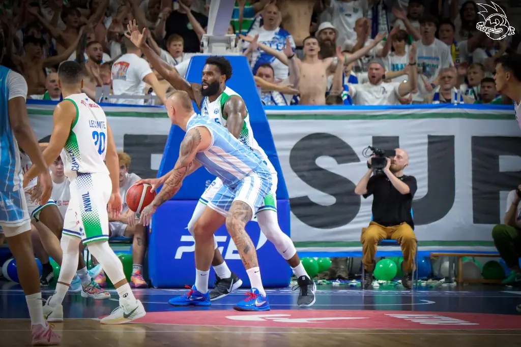 Galeria zdjęć 1 kolejki PGE Basket Ligi Anwil Włocławek-Górnik Zamek Książ — zdjęcie 71