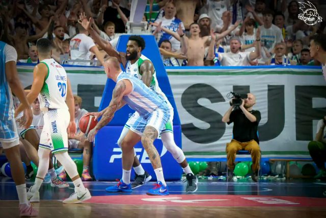 Galeria zdjęć 1 kolejki PGE Basket Ligi Anwil Włocławek-Górnik Zamek Książ — zdjęcie 71