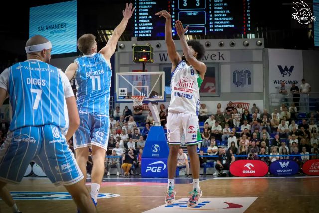 Galeria zdjęć 1 kolejki PGE Basket Ligi Anwil Włocławek-Górnik Zamek Książ — zdjęcie 198