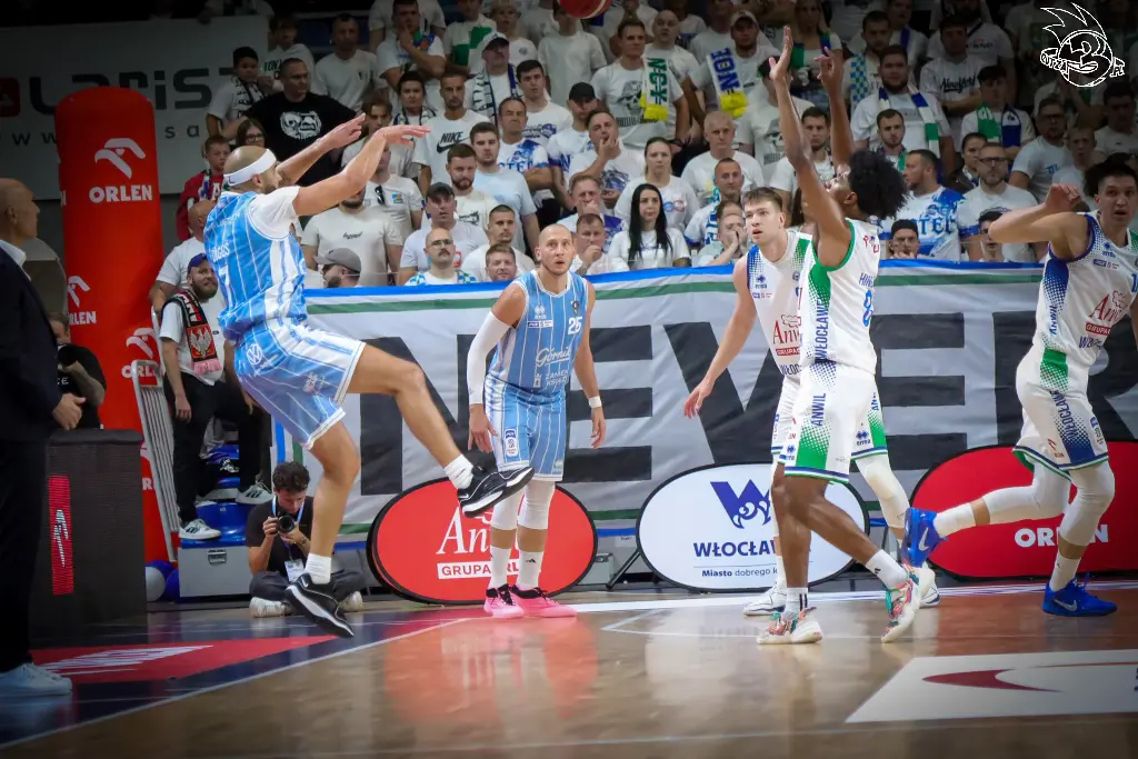 Galeria zdjęć 1 kolejki PGE Basket Ligi Anwil Włocławek-Górnik Zamek Książ — zdjęcie 105
