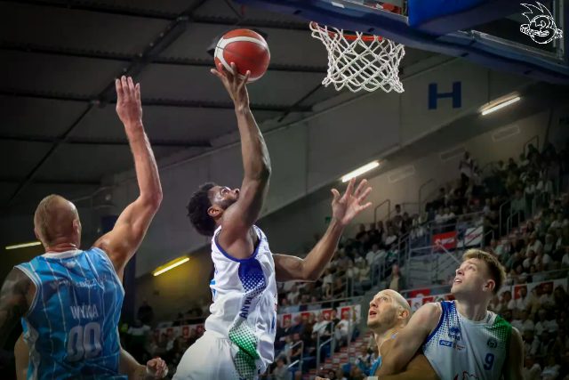Galeria zdjęć 1 kolejki PGE Basket Ligi Anwil Włocławek-Górnik Zamek Książ — zdjęcie 92