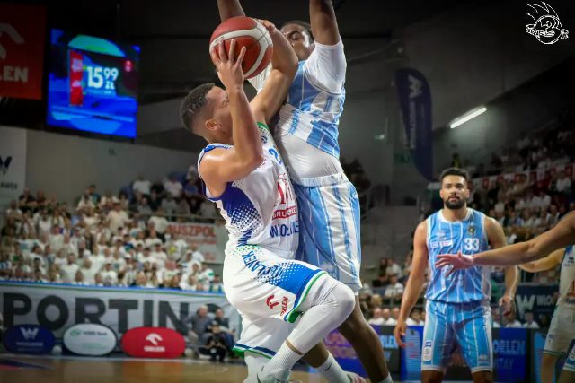 Galeria zdjęć 1 kolejki PGE Basket Ligi Anwil Włocławek-Górnik Zamek Książ — zdjęcie 76