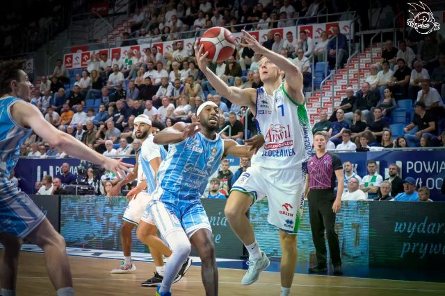 Galeria zdjęć 1 kolejki PGE Basket Ligi Anwil Włocławek-Górnik Zamek Książ — zdjęcie 107