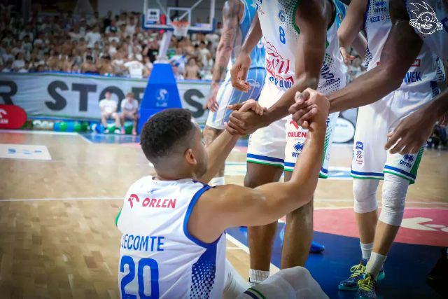 Galeria zdjęć 1 kolejki PGE Basket Ligi Anwil Włocławek-Górnik Zamek Książ — zdjęcie 78