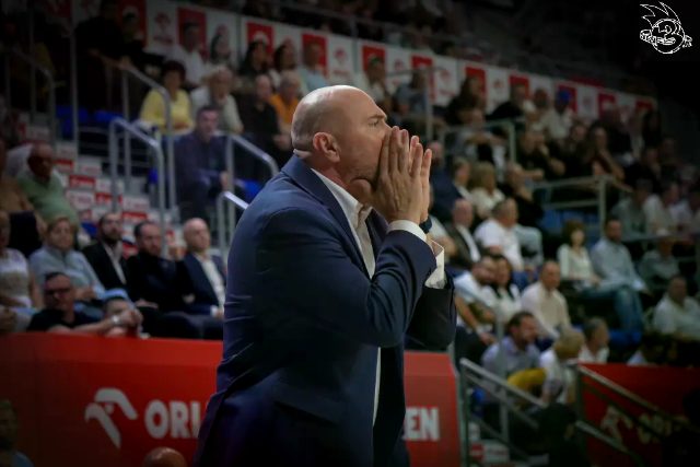 Galeria zdjęć 1 kolejki PGE Basket Ligi Anwil Włocławek-Górnik Zamek Książ — zdjęcie 87
