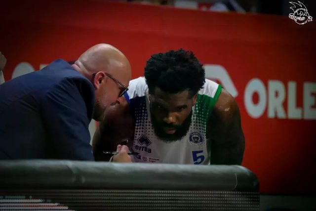 Galeria zdjęć 1 kolejki PGE Basket Ligi Anwil Włocławek-Górnik Zamek Książ — zdjęcie 100
