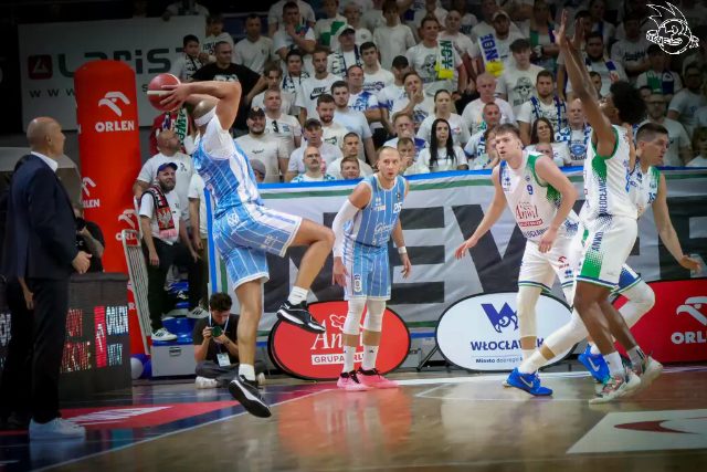 Galeria zdjęć 1 kolejki PGE Basket Ligi Anwil Włocławek-Górnik Zamek Książ — zdjęcie 104