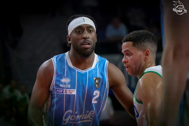 Galeria zdjęć 1 kolejki PGE Basket Ligi Anwil Włocławek-Górnik Zamek Książ — zdjęcie 167