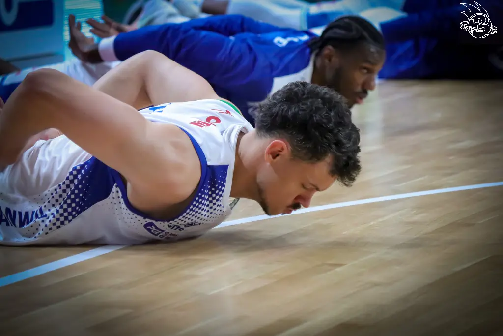 Galeria zdjęć 1 kolejki PGE Basket Ligi Anwil Włocławek-Górnik Zamek Książ — zdjęcie 4