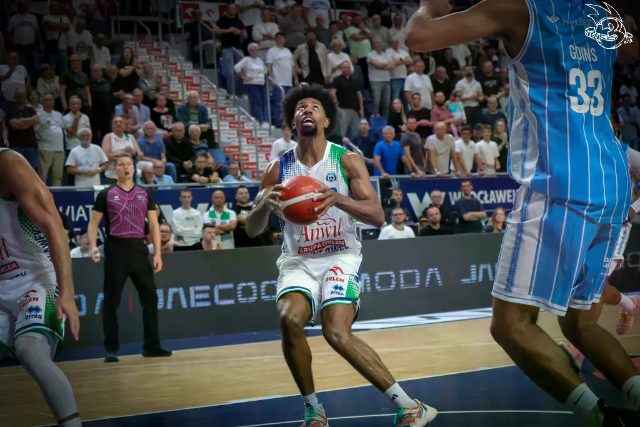 Galeria zdjęć 1 kolejki PGE Basket Ligi Anwil Włocławek-Górnik Zamek Książ — zdjęcie 190