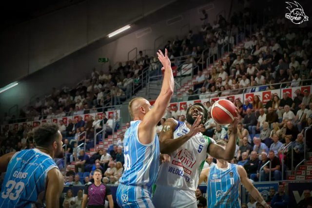 Galeria zdjęć 1 kolejki PGE Basket Ligi Anwil Włocławek-Górnik Zamek Książ — zdjęcie 73