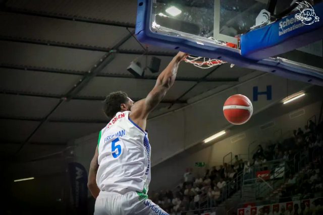 Galeria zdjęć 1 kolejki PGE Basket Ligi Anwil Włocławek-Górnik Zamek Książ — zdjęcie 52